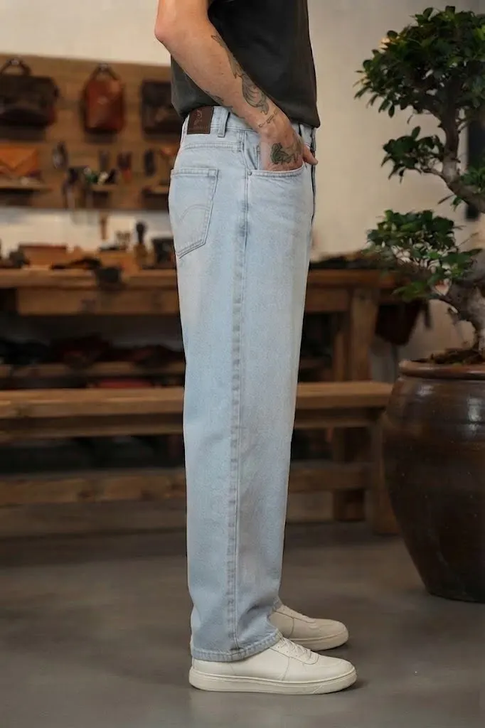 Bemount Bemount 90s Boulevard Baggy Jeans in Light Blue, side view