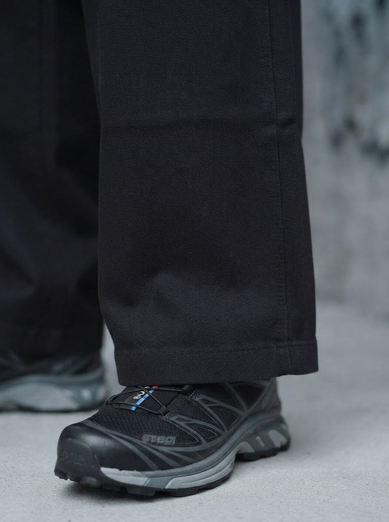 Wide-Leg Chino, Pitch Black, hem view