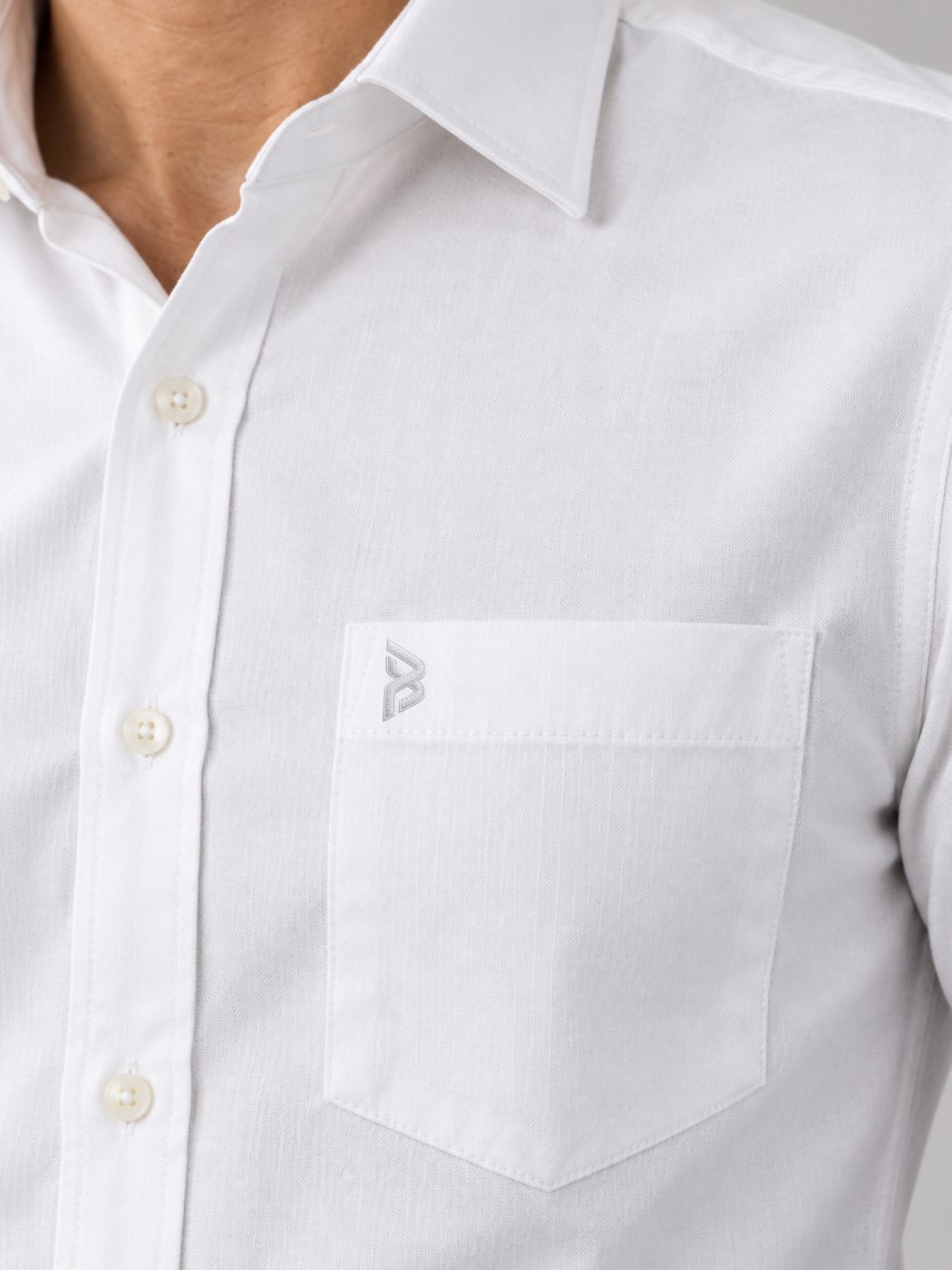 Bemount Bemount Classic White Cotton Oxford Shirt in White, pocket closeup view